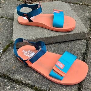 North Face Skeena Big Kid size 6, size 38, teal & orange